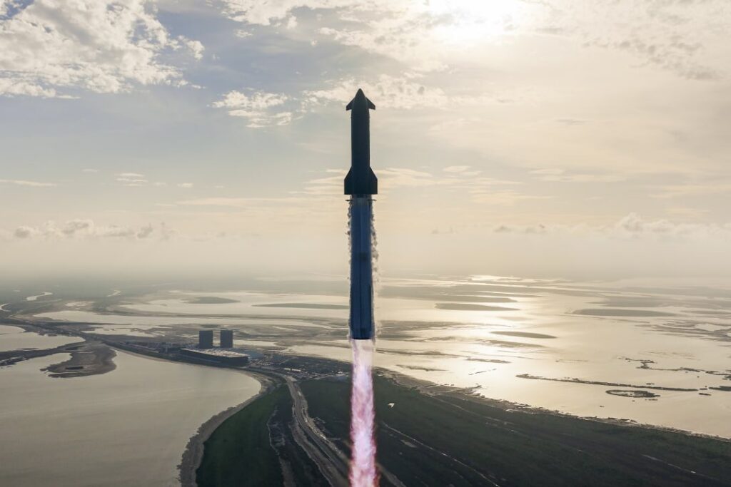 Десятый испытательный полет ракеты Starship завершился красочным взрывом