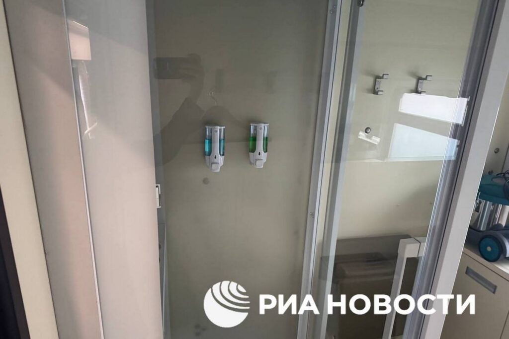 РЖД представили новые вагоны купе с удлиненными полками и душевой