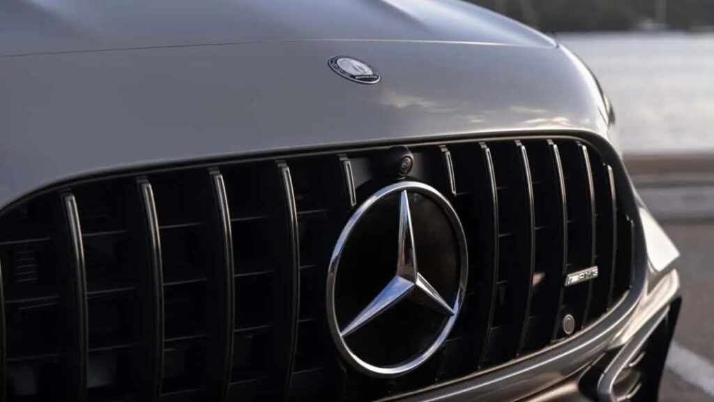 Mercedes-Benz готовит к выпуску 30 сенсационных новинок