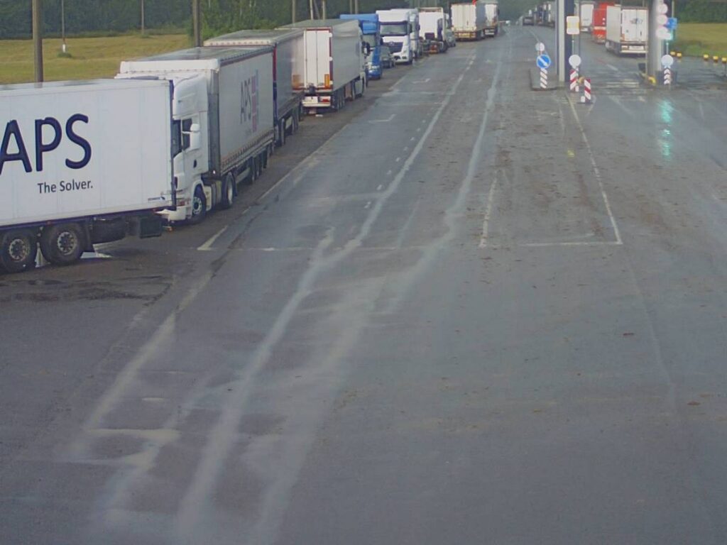 На въезде в Польшу скопилось более 4 400 автомобилей