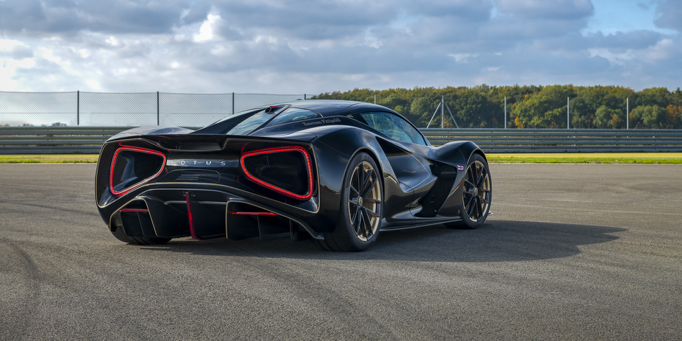 Lotus сократит почти каждого второго сотрудника из-за снижения продаж