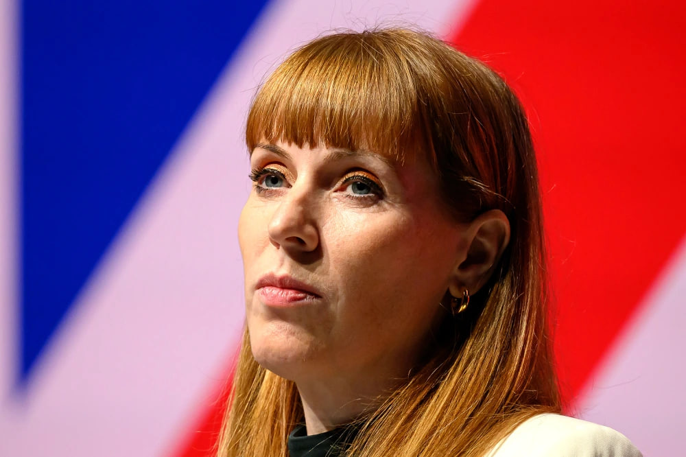 Британская чиновница не заплатила налог и вылетела из правительства