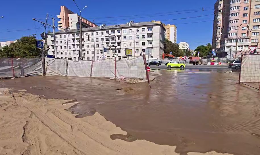 Повреждение сети на Машерова локализовал водоканал