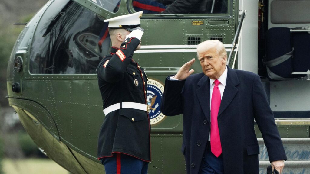 Мужчина пытался ослепить пилота вертолета Трампа лазерной указкой