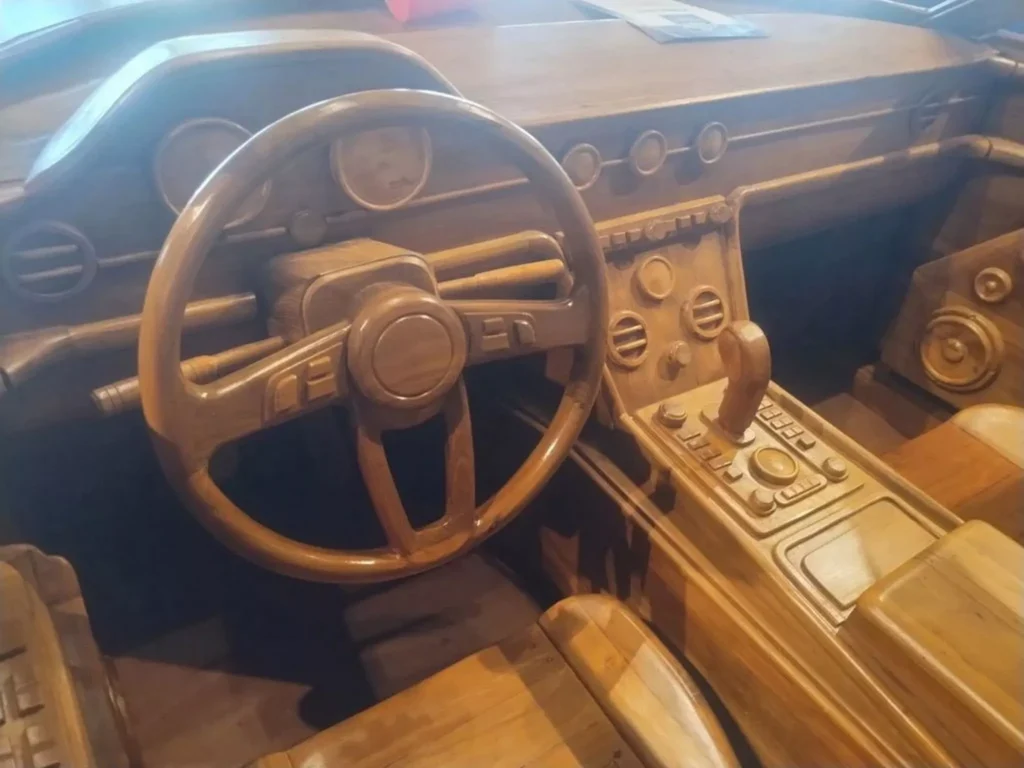 деревянный Bentley