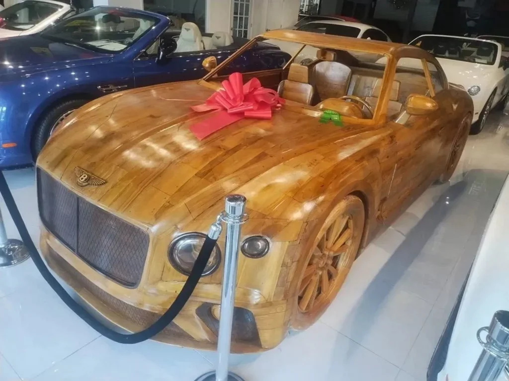 Полноразмерный деревянный Bentley выставили на eBay в США за $98 900