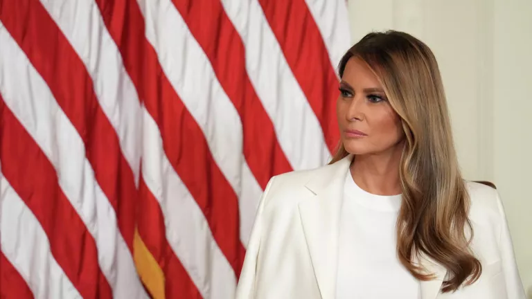 На детей и ИИ делает ставку Мелания Трамп в политике