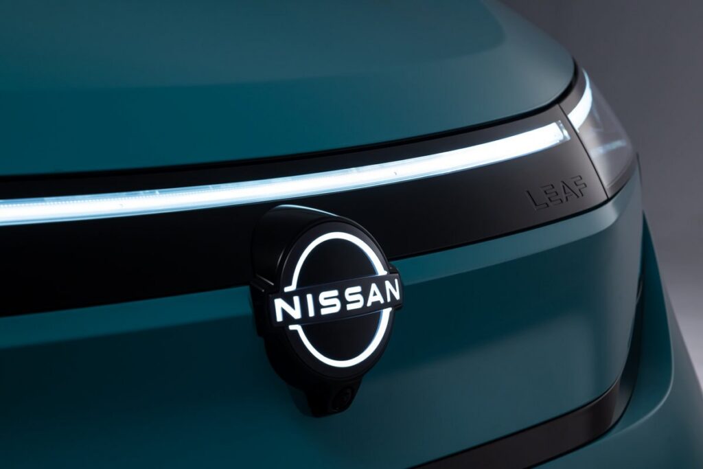 Nissan будет экономить на подголовниках и фарах