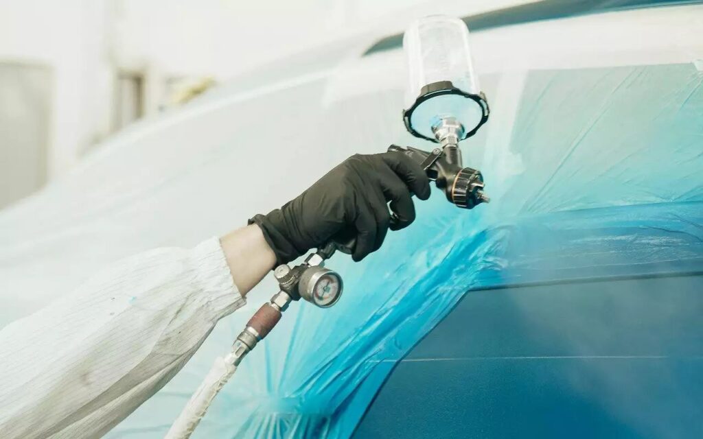 Почему не нужно перекрашивать авто со сколами