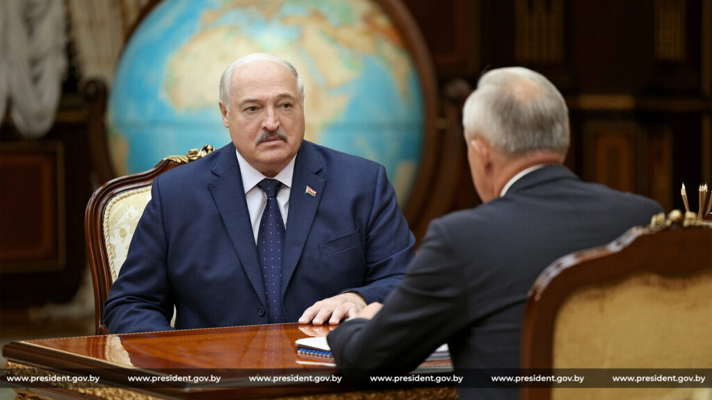 Чтобы попасть на прием к Лукашенко, нужна докладная записка