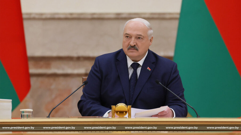 Аятолла Беларуси. Азарёнок о духовной и государственной миссии Лукашенко