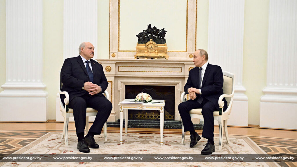 Лукашенко вместе с Путиным заслушал доклад Генерального штаба ВС России