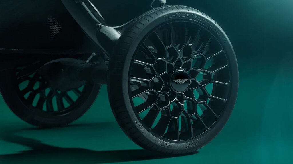 Представлен Aston Martin за 1200 долларов: это детская коляска