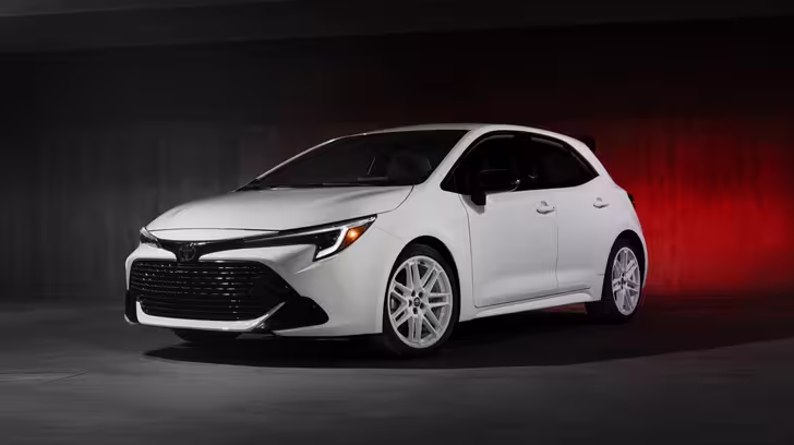 Представлена обновленная Toyota Corolla Hatchback. Как она изменилась