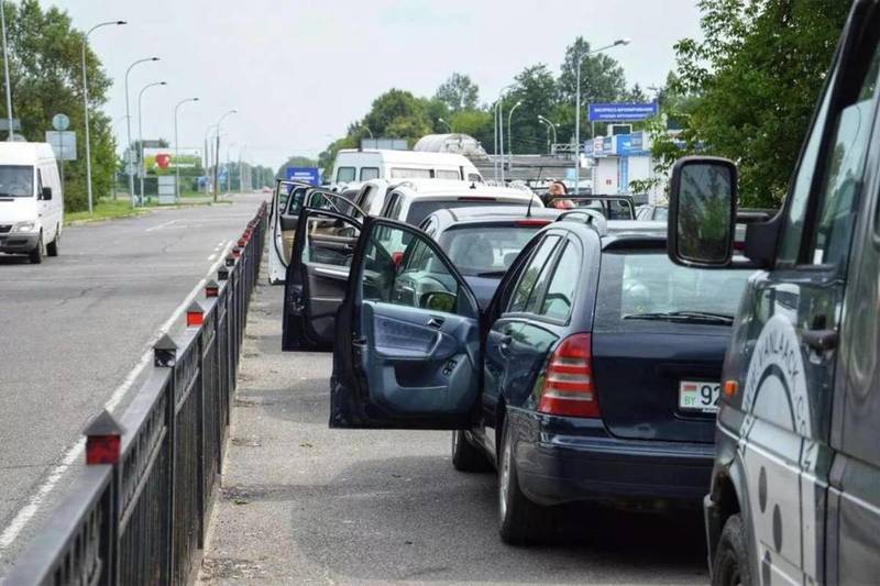 Граница с ЕС: очередь легковушек на въезд в Литву за сутки выросла в 3 раза