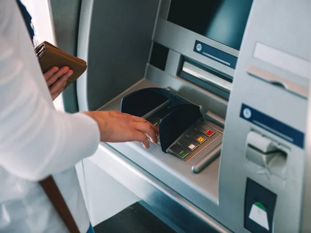 В Беларуси установили штрафы за досрочное расторжение кредита иностранцами из недружественных стран