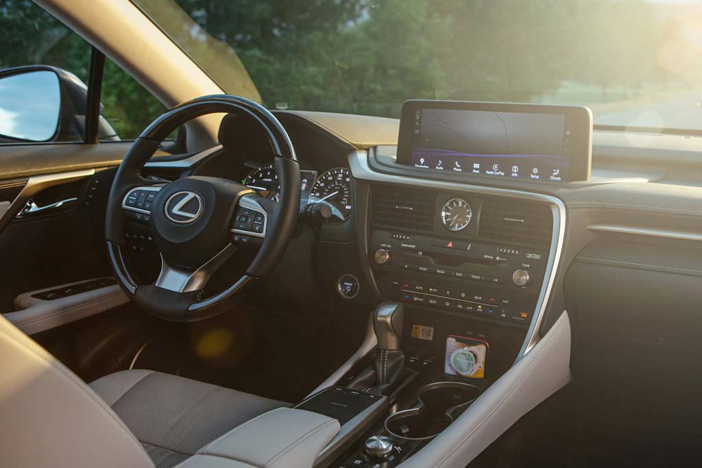 У жены польского премьер-министра Туска угнали Lexus