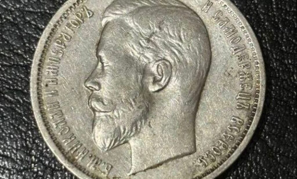 Жительница Минского района хотела купить редкую монету 1900 года, но стала жертвой мошенников