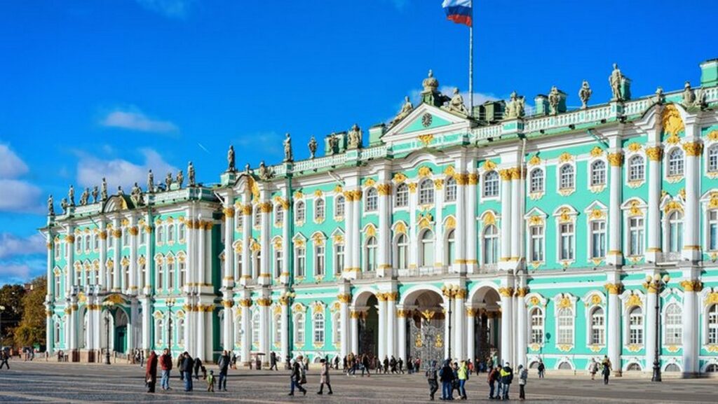 Эрмитаж объявил 8 праздничных дней бесплатного входа для всех посетителей