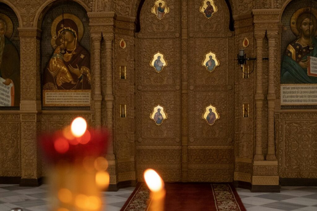 Воздвижение Креста Господня: почему нельзя идти в лес и давать деньги в долг