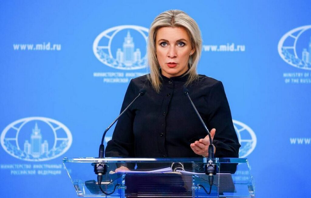Захарова о закрытии Польшей границы с Беларусью: сами себя окружили колючей проволокой