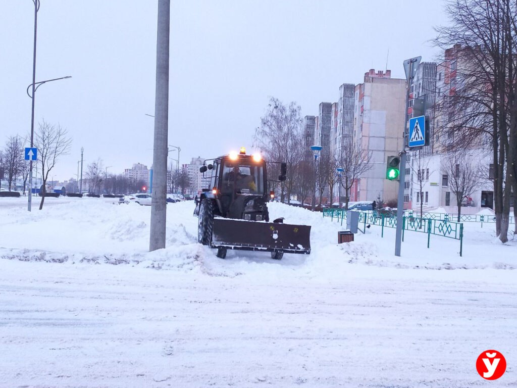 Минская область готова к зиме: ремонт завершен, техника и песчано-соляная смесь заготовлены