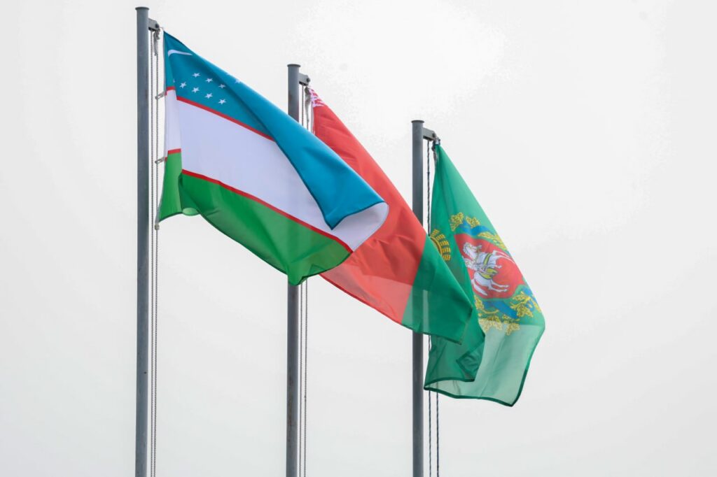 Предприниматели Беларуси и Узбекистана подписали документы на сотни миллионов рублей
