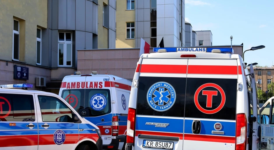 Нехватка врачей и штрафы за вызов скорой: польская медицина трещит по швам