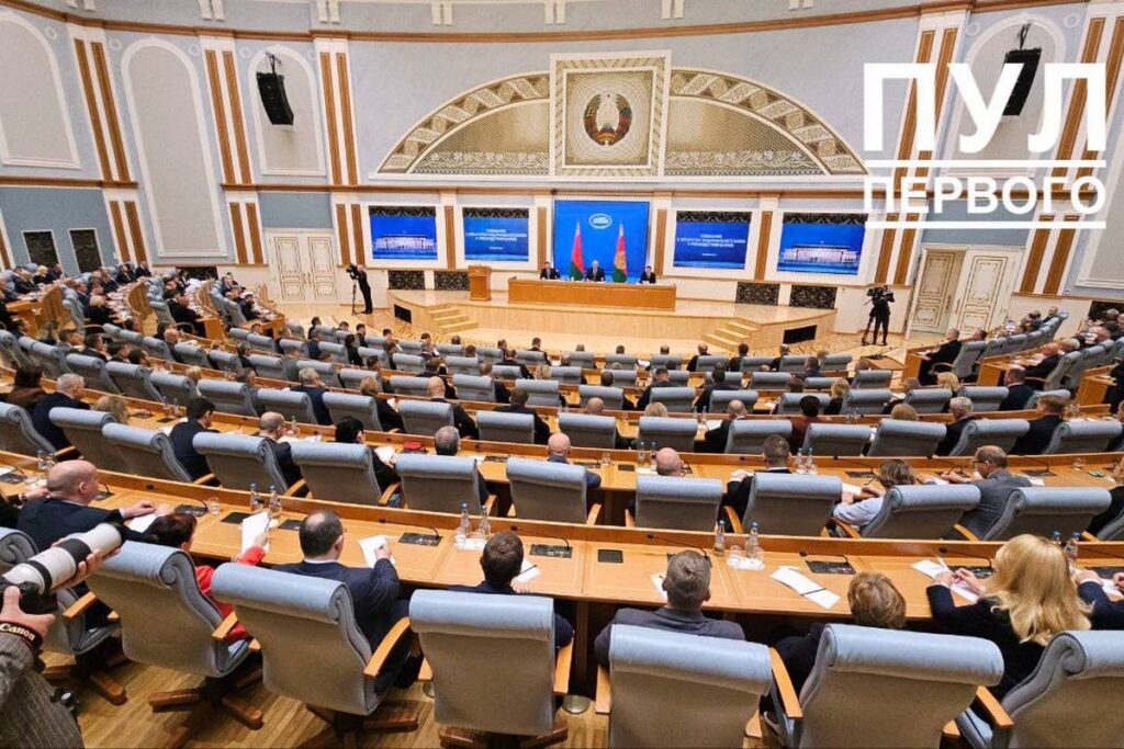Лукашенко поручил возродить в Беларуси финансово-промышленные группы