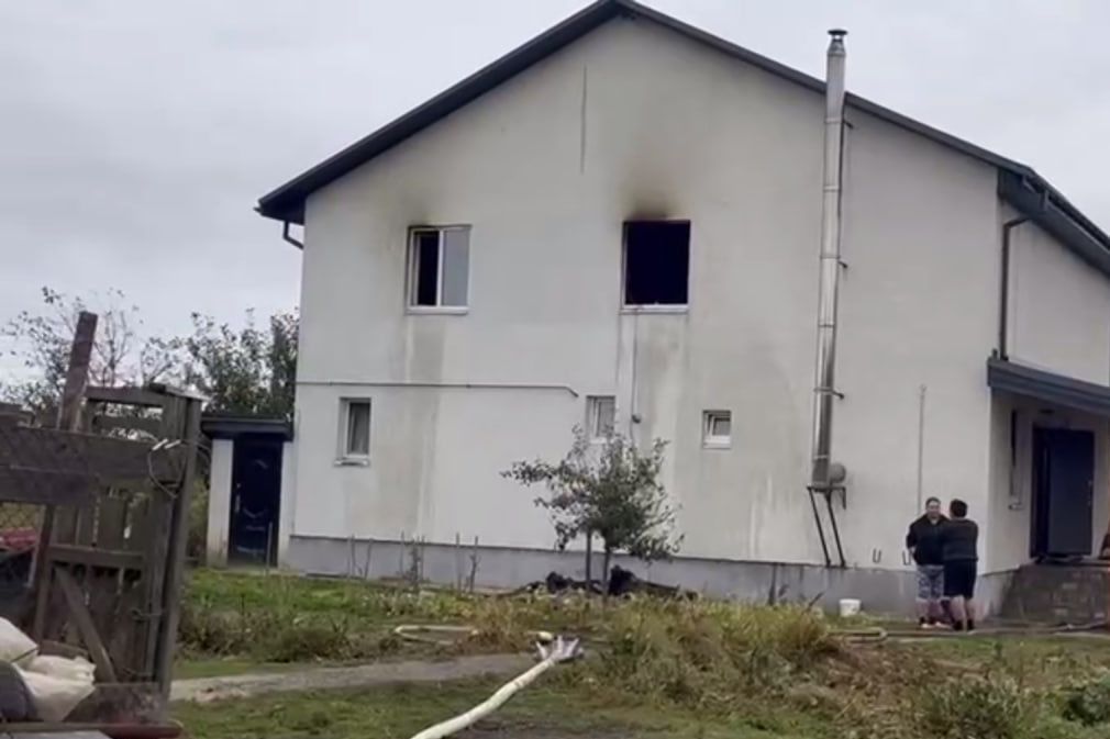 Семью спасли на пожаре в Клецком районе