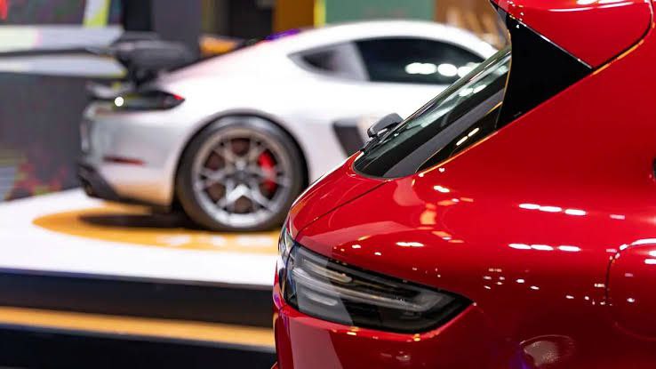 В Porsche передумали превращать новый флагманский кроссовер в электромобиль