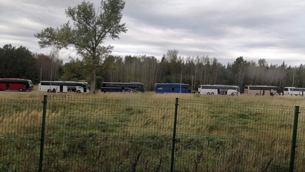 Более 1200 фур в очереди в Литву, автобусы стоят до 40 часов на границе с Латвией