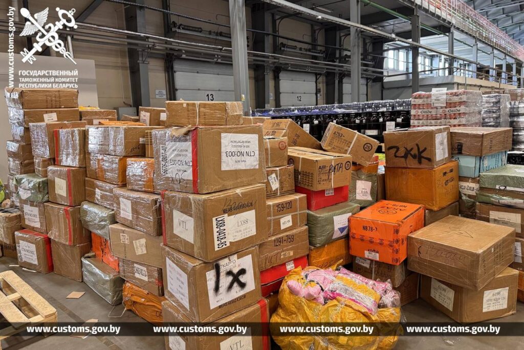 Квадроциклы, одежда и продукты: в Беларусь везли крупную партию товаров без документов