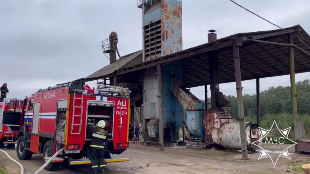 Спасатели потушили пожар на зерносушилке в Мядельском районе: спасено 10 тонн проса
