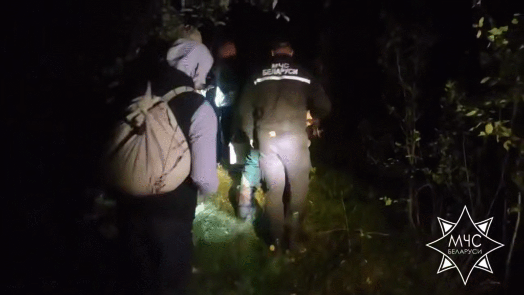 В Узденском районе пенсионеры пошли в грибы и потерялись в лесу — их нашли спасатели