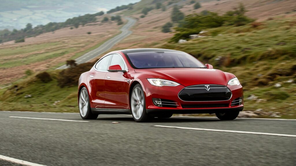 Доля Tesla на американском рынке рухнула до показателя 2017 года