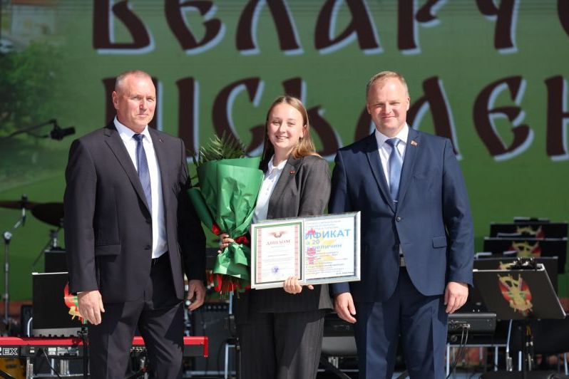 Победителей конкурса на лучшее освещение уборочной в СМИ наградили в Лиде
