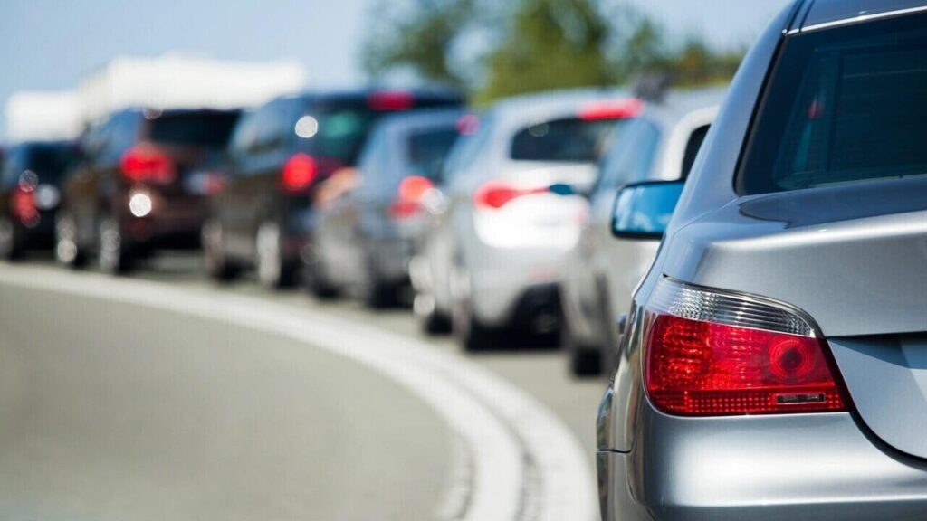 Польша сократила пропуск легковых авто до трети нормы