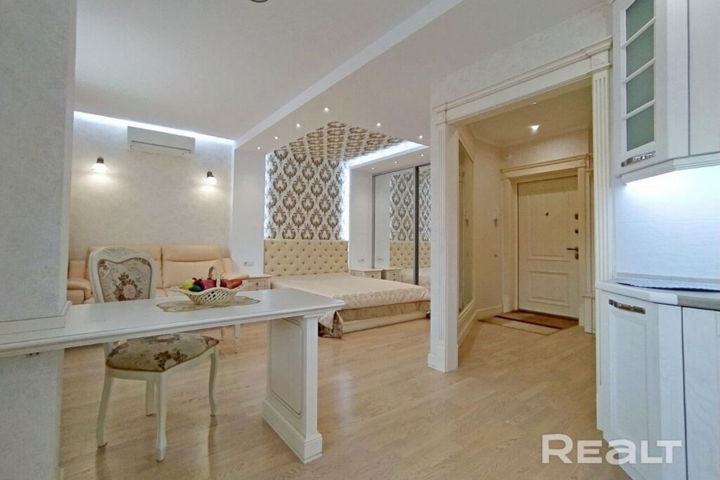 Однушка за 500$ в месяц: обзор студии премиум-класса в Минске