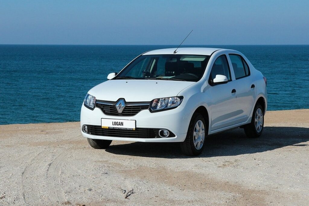 Названы машины с самым дорогим ремонтом после ДТП: лидер — Renault Logan