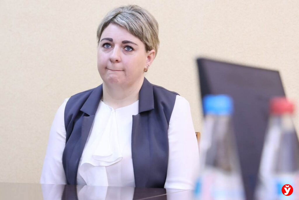 4-летний ребенок на автостанции и пустой холодильник: почему у многодетной матери из Любани забрали троих детей