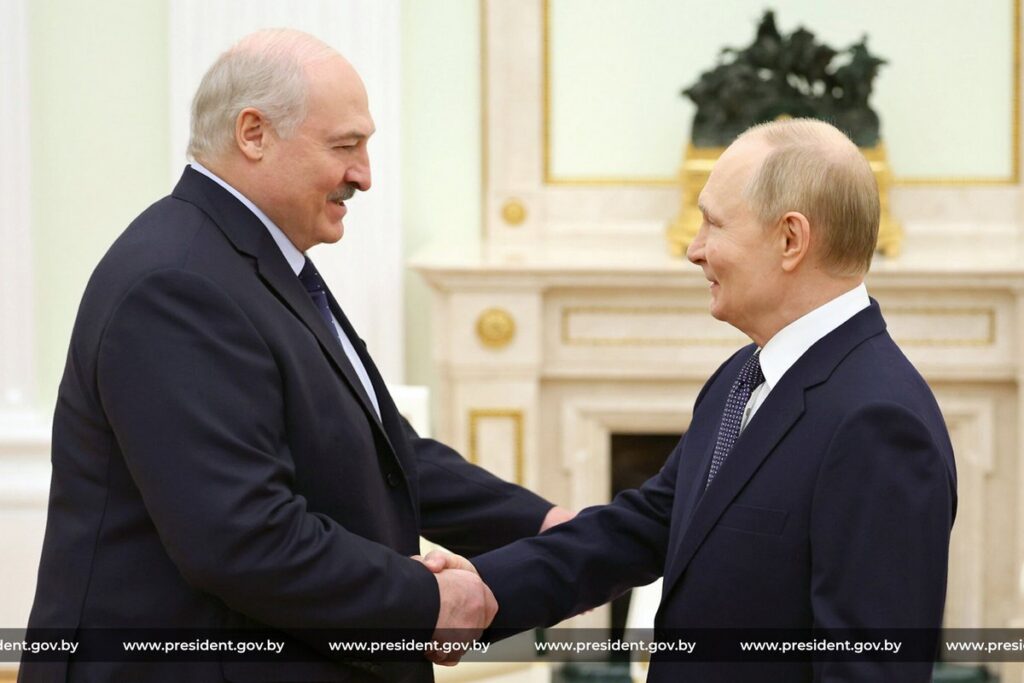 Лукашенко поздравил Путина с днем рождения, отметив его целеустремленность и твердую волю