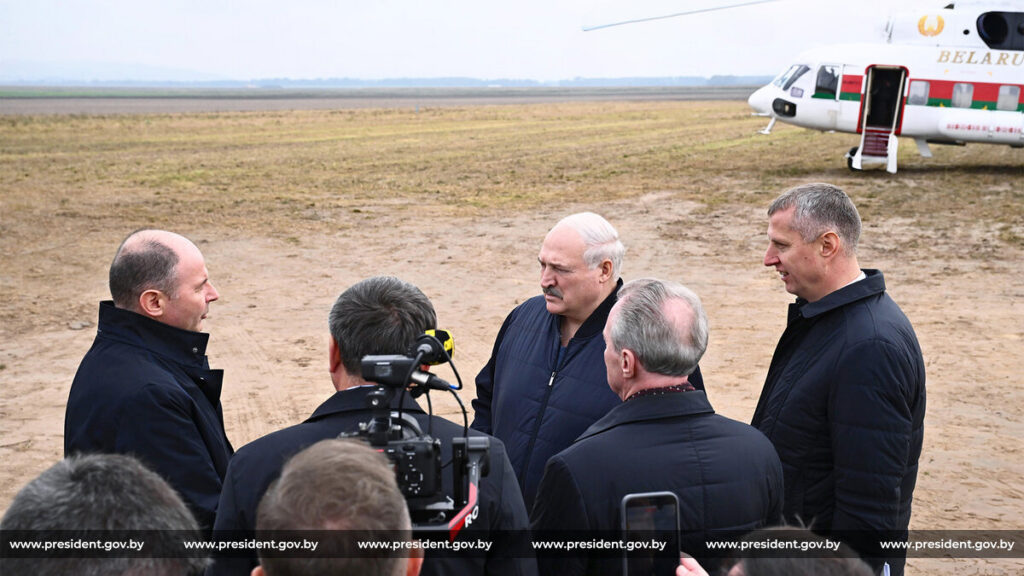 «Ни шагу назад»: Лукашенко поставил задачу по будущему урожаю Минской области