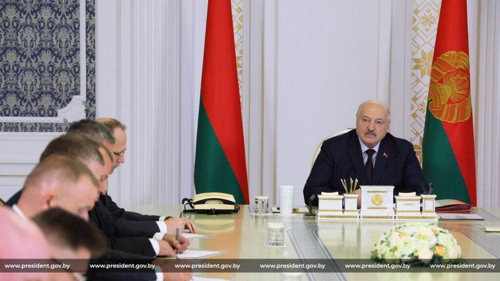 Азарёнок объяснил, по какому принципу Лукашенко подбирает людей на руководящие посты