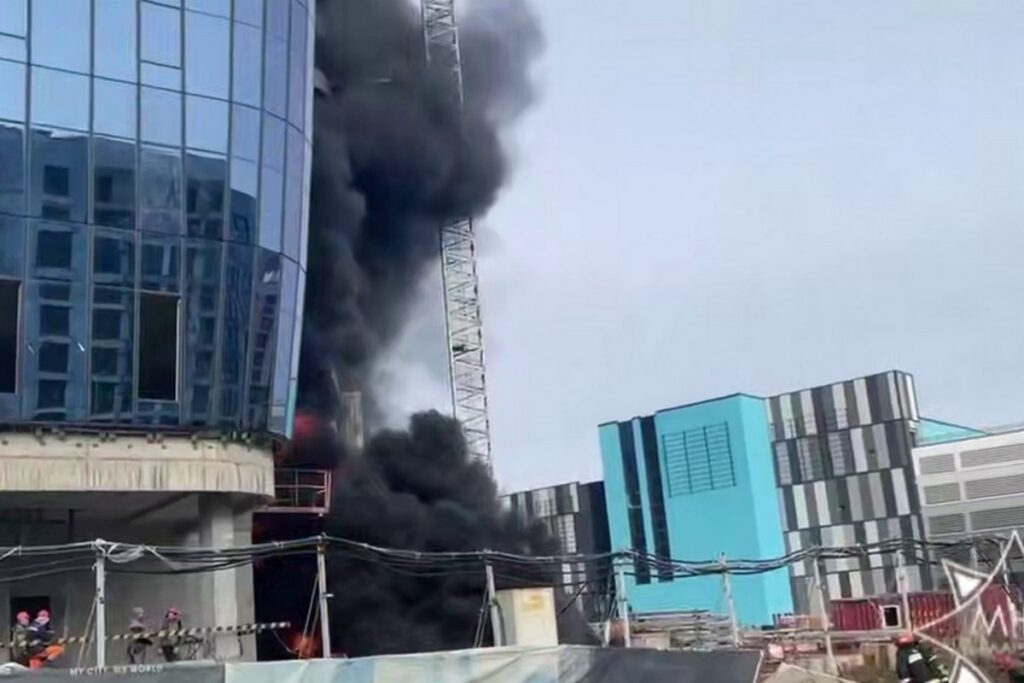 В «Минск-Мире» случился пожар на стройке