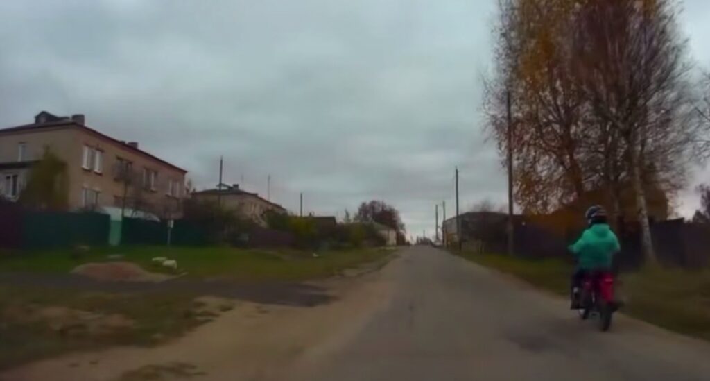 В Логойском районе 13-летний подросток катался на мотоцикле без номеров