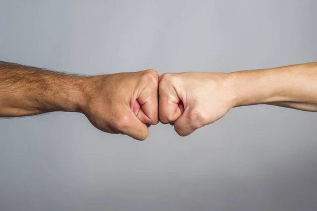 За кулисами белорусской оппозиции: Азарёнок о тайных играх и предательствах