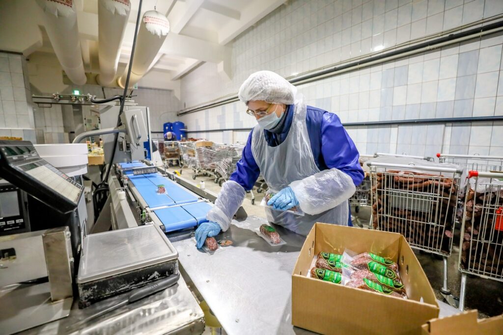 Вкус из СССР — хит XXI века. Как завод с 90-летней историей учит Европу делать колбасу