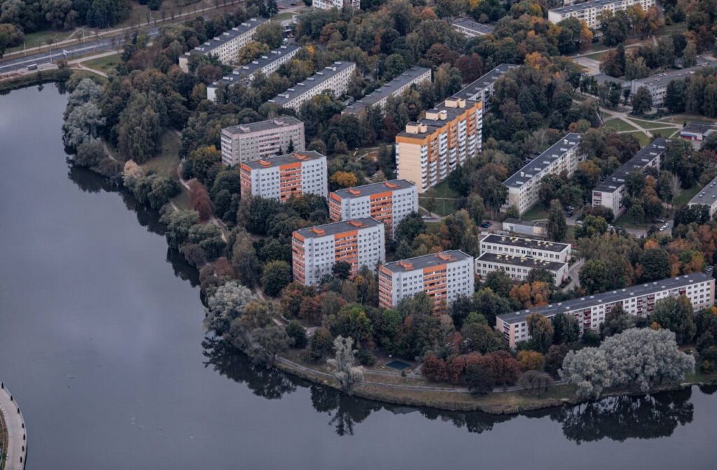 город