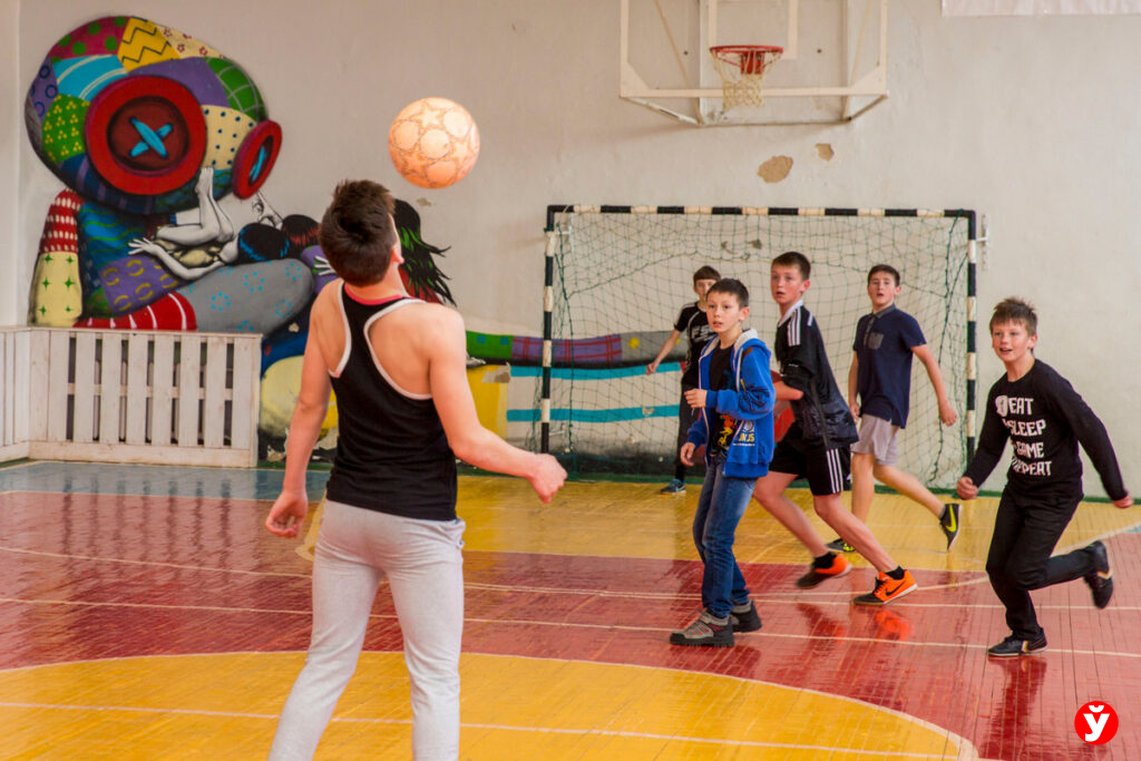 Цена путевки — как 2 чашки кофе. Что за эти деньги предложат детям в школьных лагерях?